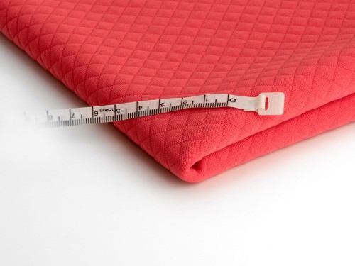 dzianina pikowana mała kratka w kolorze koral