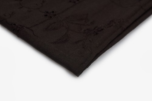 tkanina bawełna czarna w haftowane prostokąty i kwiaty