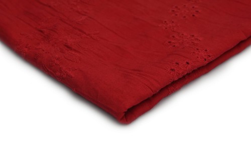 tkanina bawełna czerwona w haftowane ukośne kwiatki