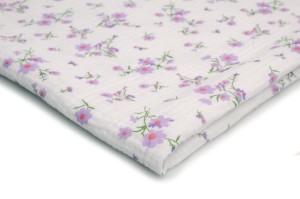 Musselin mit Aufdruck, Lilane Blumen