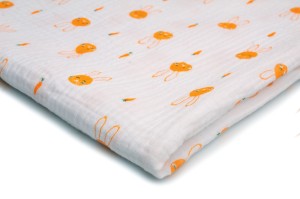 Musselin mit Aufdruck, Hasen mit Karotten