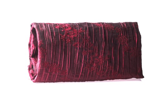 tkanina w haftowany ukośny wzór w kolorze bordo